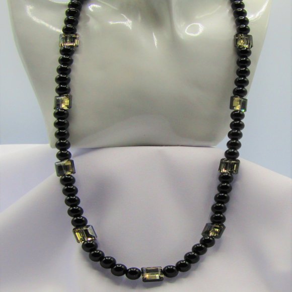 Black Square Beaded Jewelry Set - Picture 2 of 5